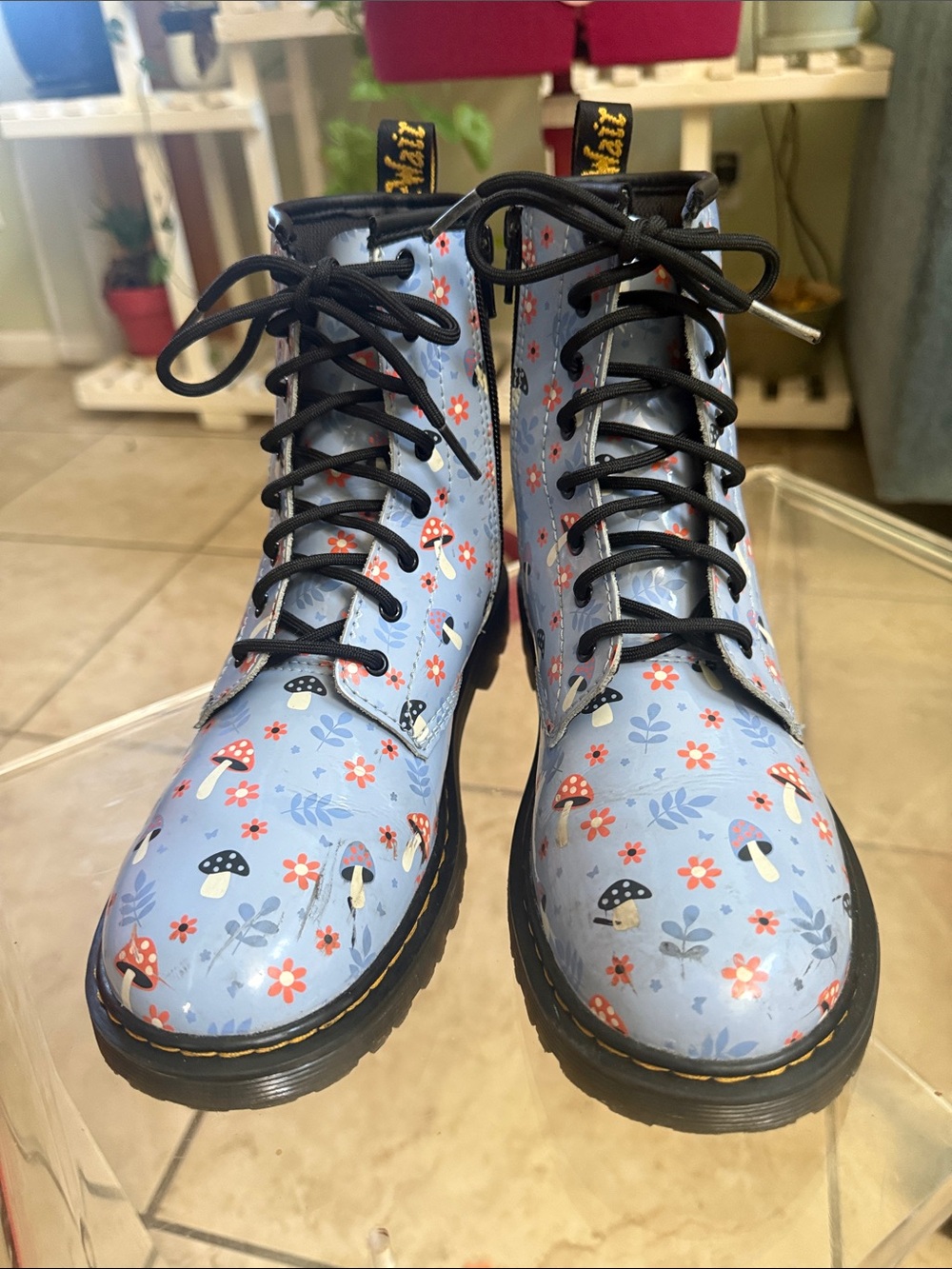 Dr. Martens 1460 Woodland Patent Leather Lace-Up Boots . Wsze 5